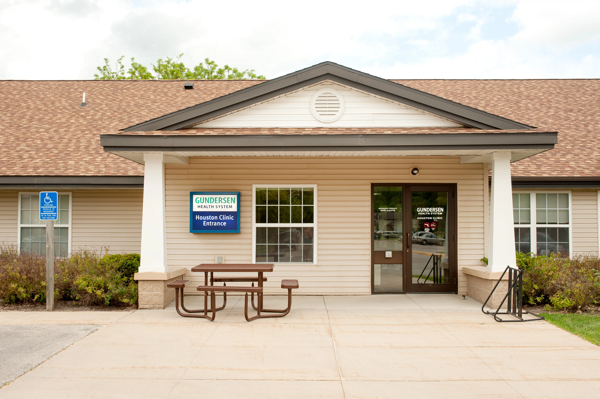 Gundersen Houston Clinic