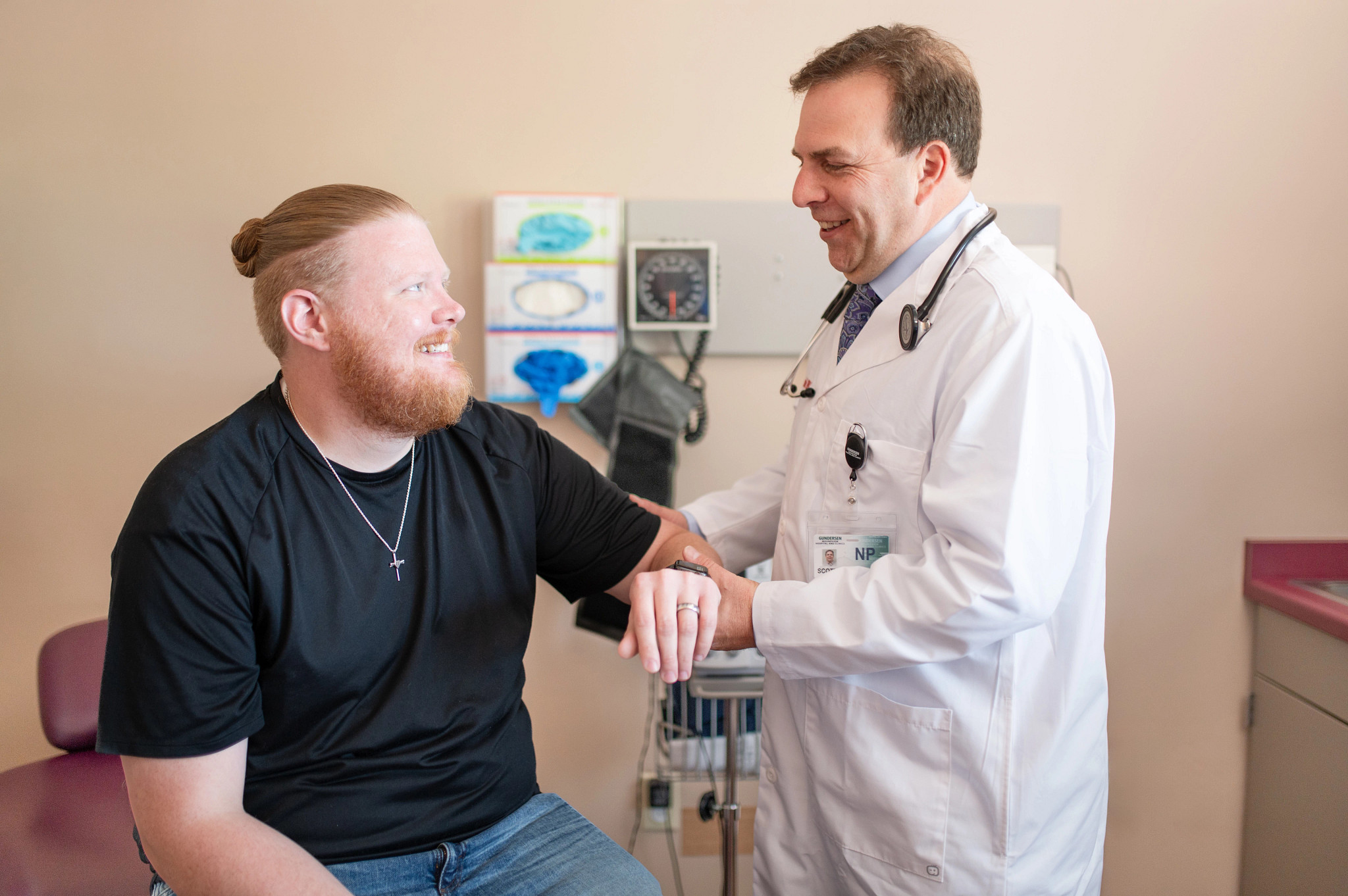 scott-hellmich-np-with-patient-moundview-2024051.jpg