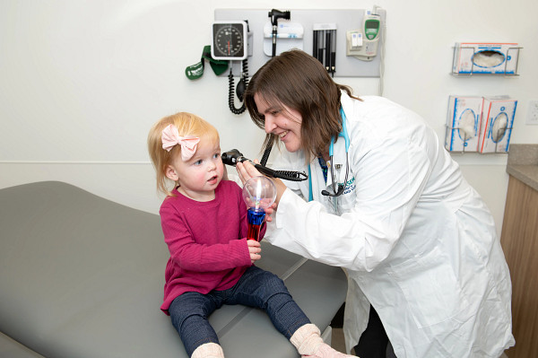 gundersen-tri-county-whitehall-clinic-exam-room-michelle-raabe-md-with-toddler.jpg