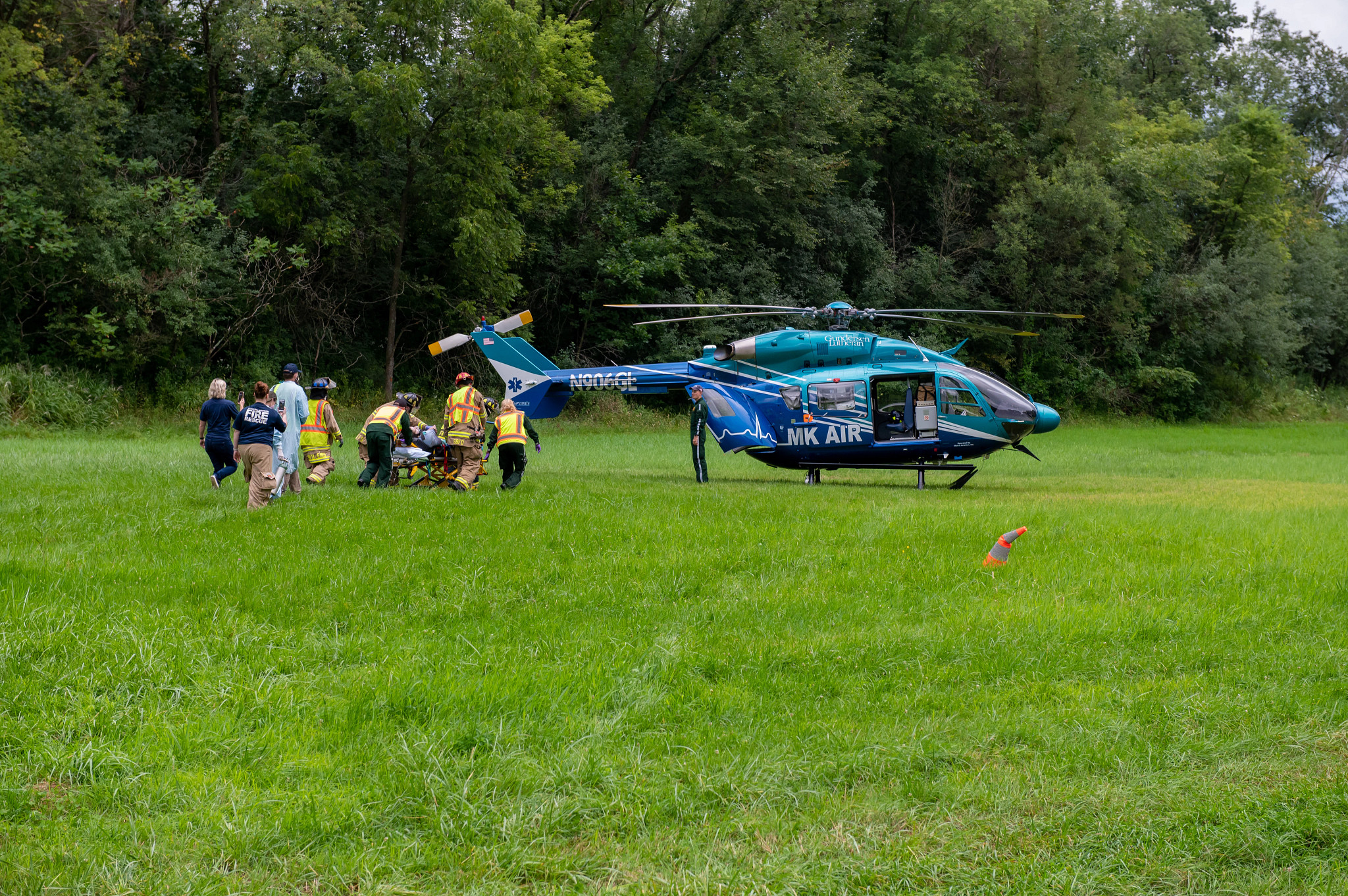 WARM-students-taking-patient-to-helicopter.jpg