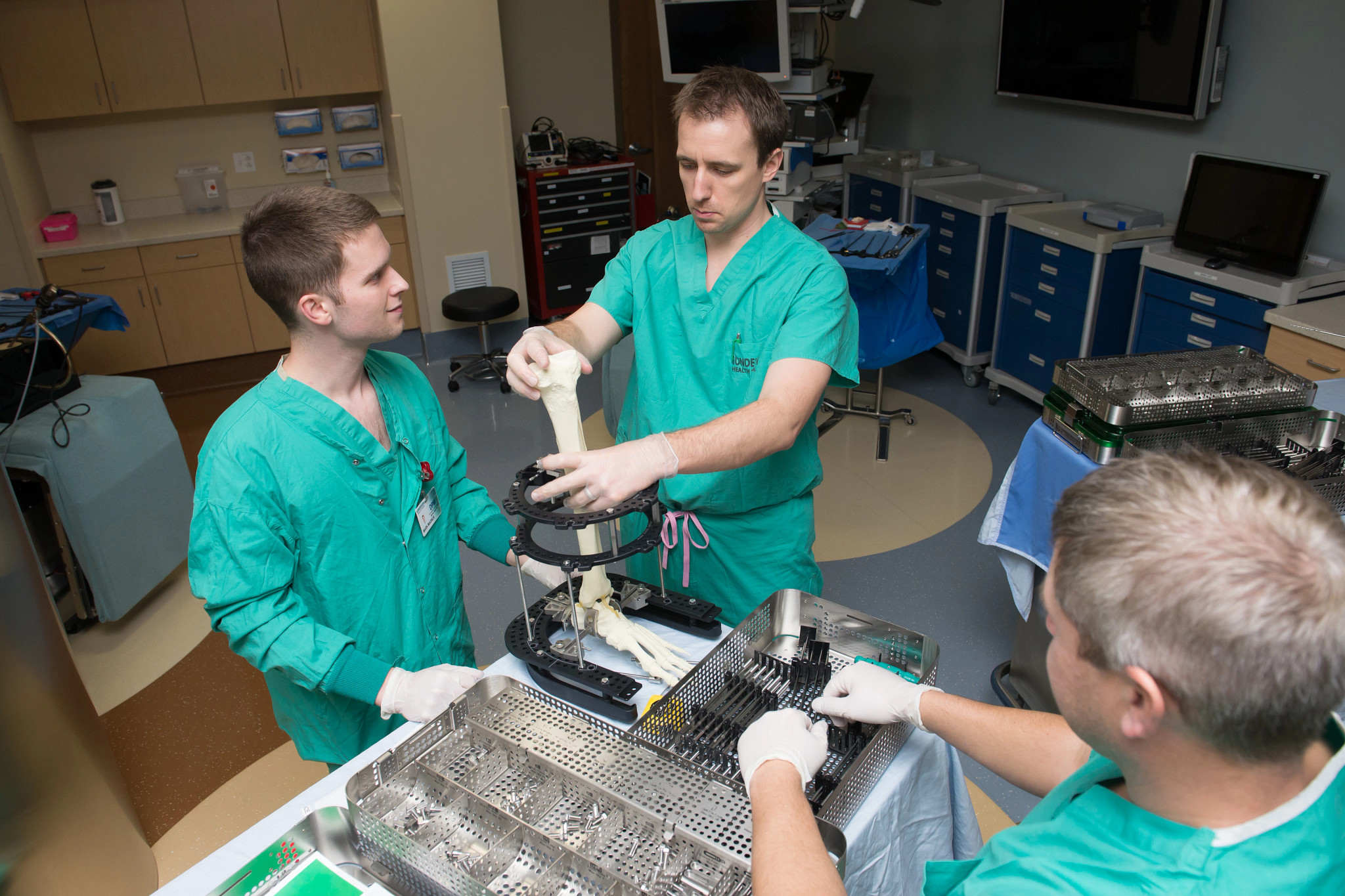 podiatry-residents-training-in-simulation-lab