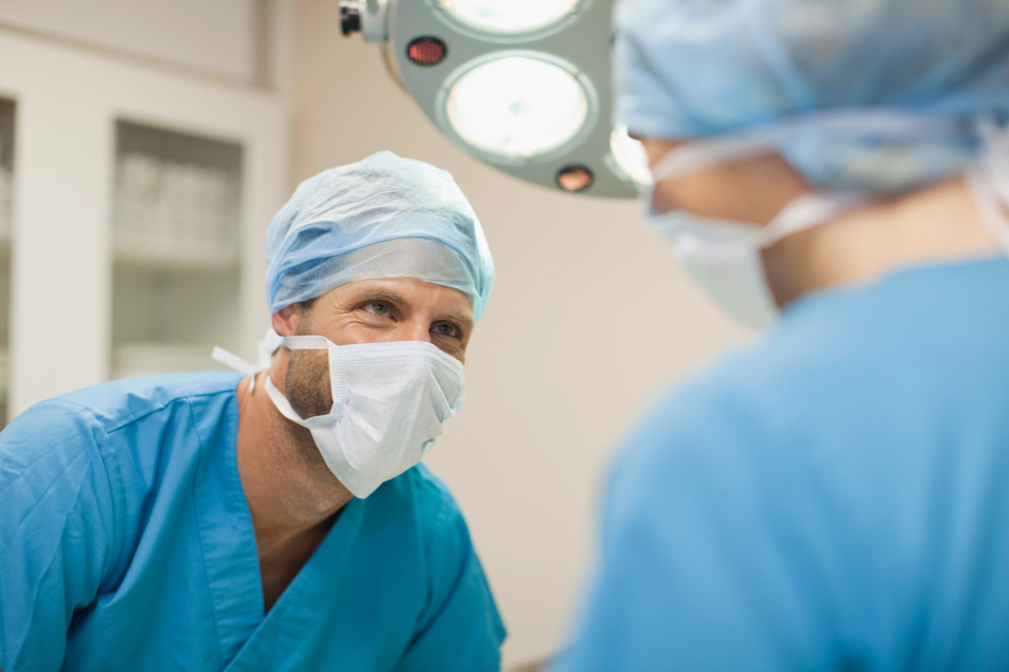 Surgeons working together