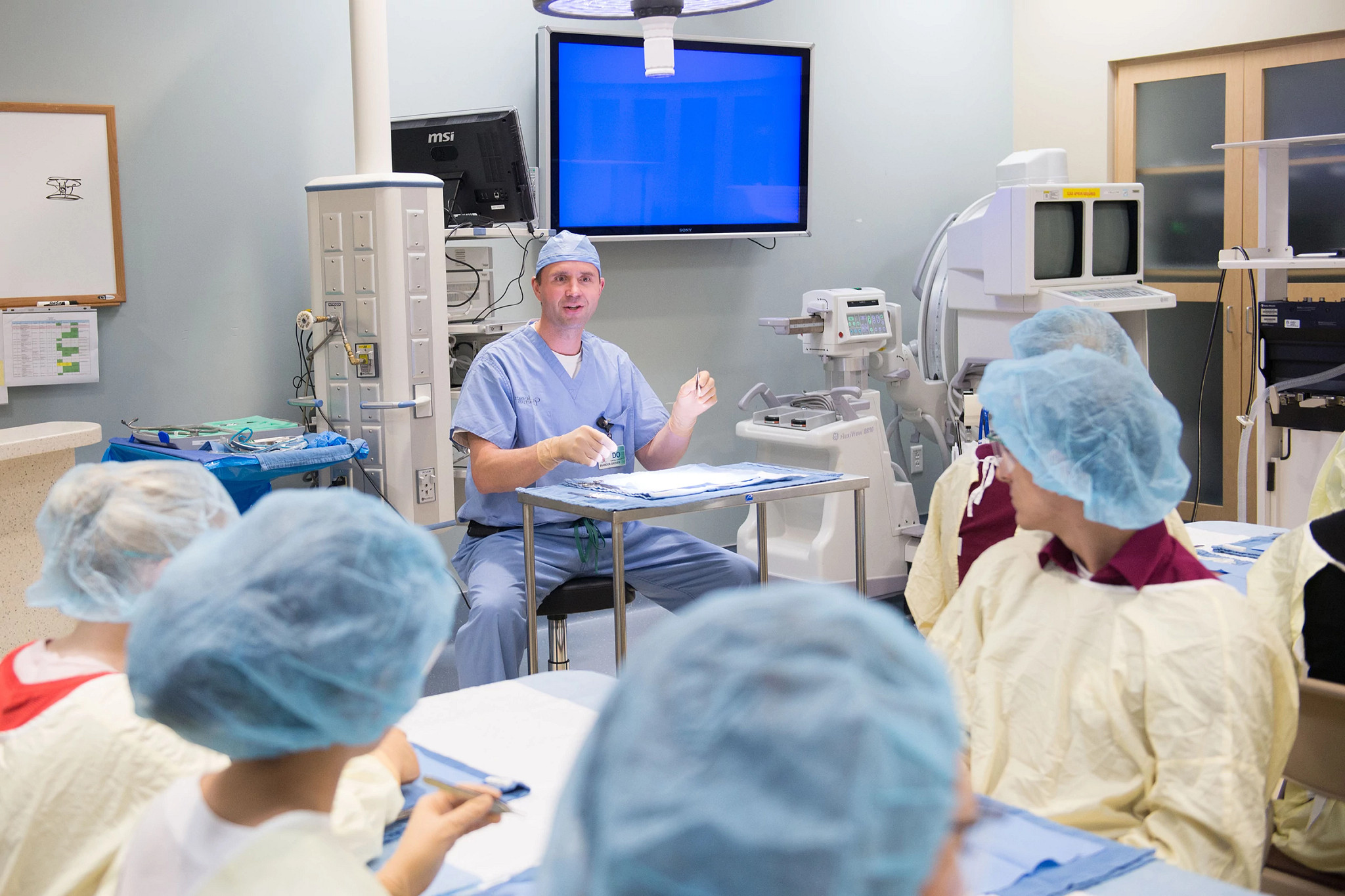 doctor-grover-leading-surgery-lab