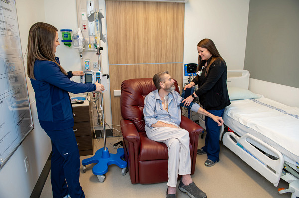 Gundersen Tri-County nurses caring for patient who needs a transfusion.
