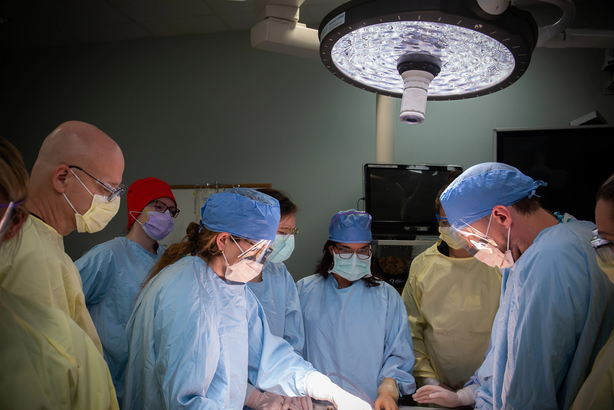 general-surgery-residents-in-cadaver-lab