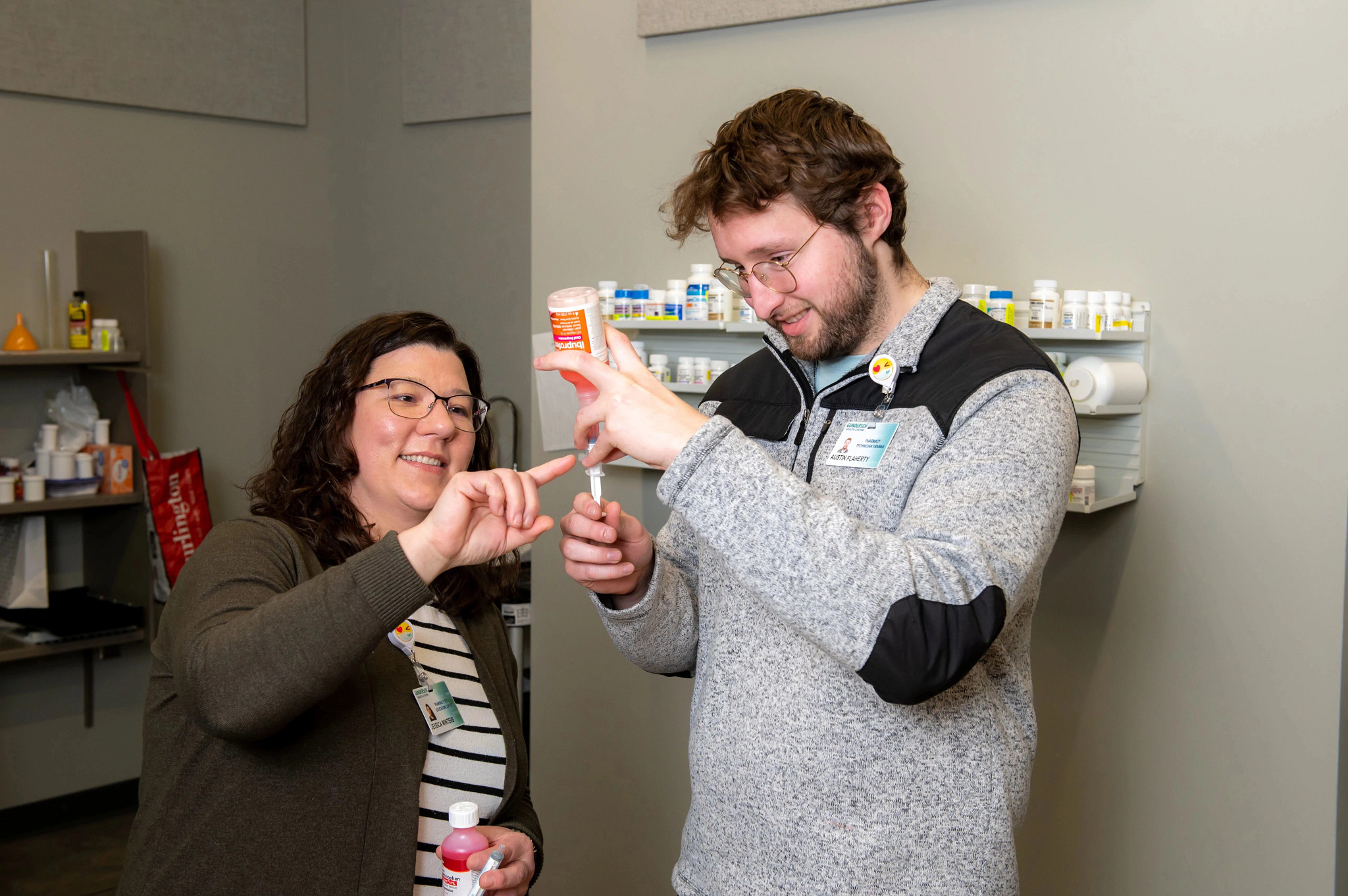 pharmacy-technician-student-training-with-preceptor