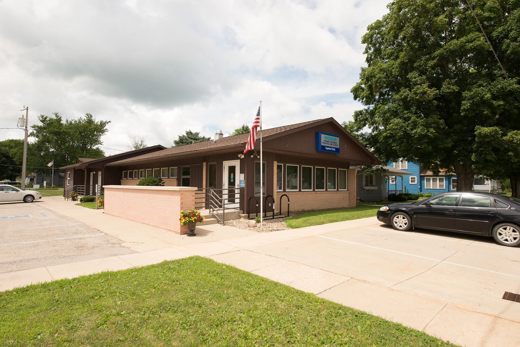 Exterior view of Gundersen Palmer Lutheran Fayette Clinic