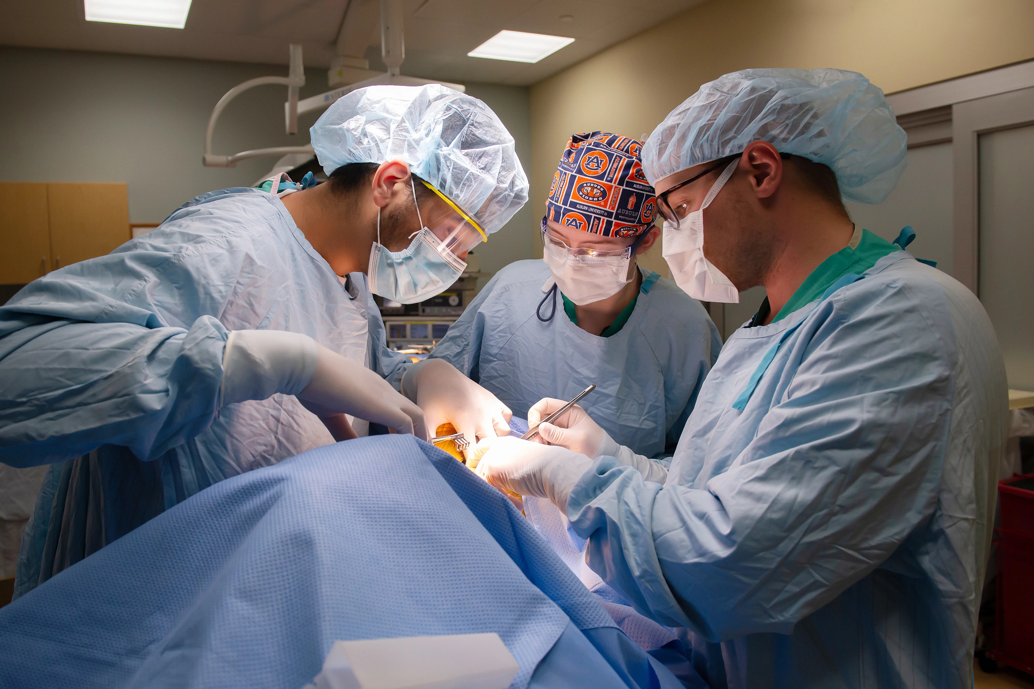 three-general-surgery-residents-performing-mock-surgery