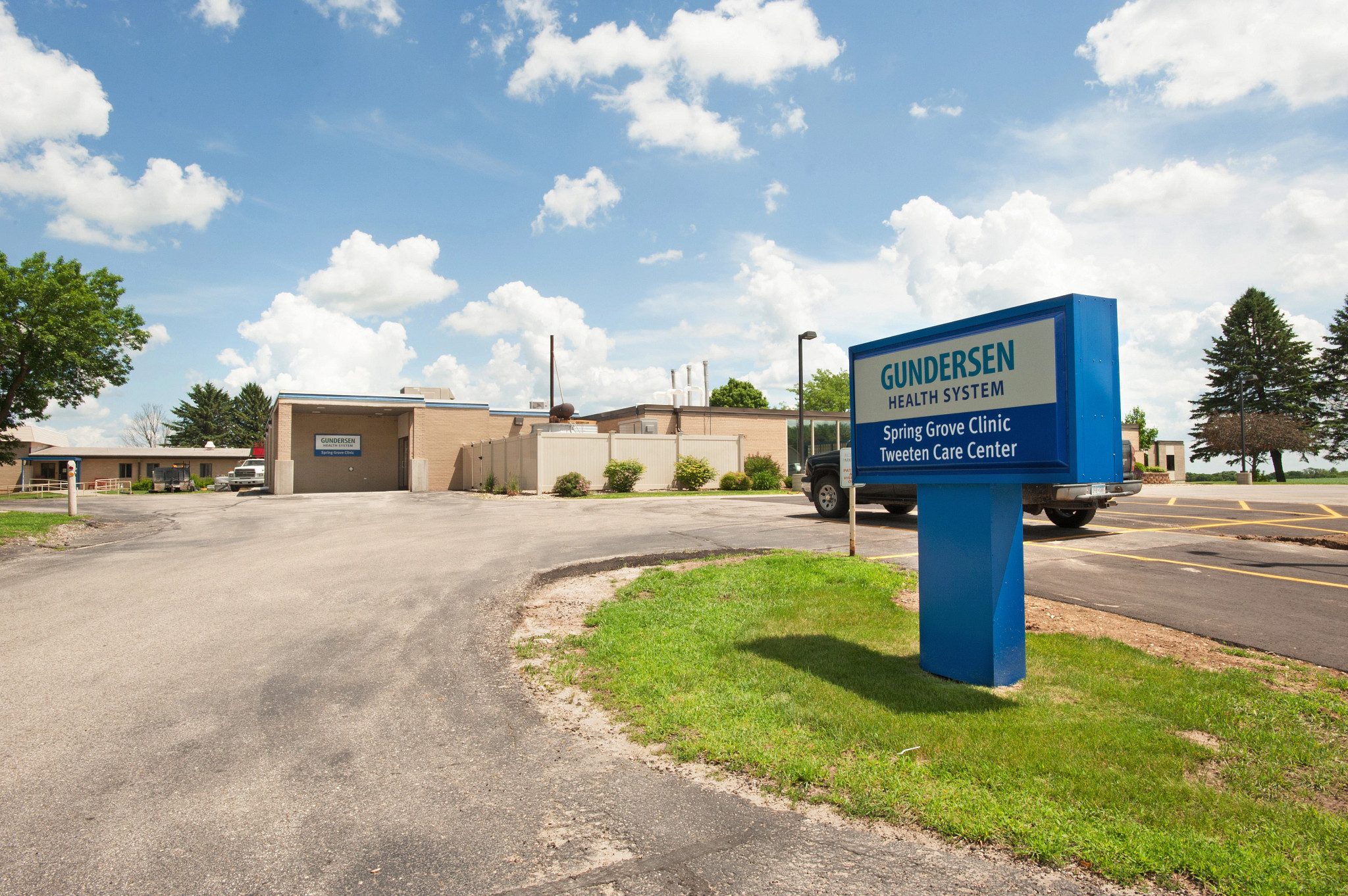 gundersen-spring-grove-clinic.jpg