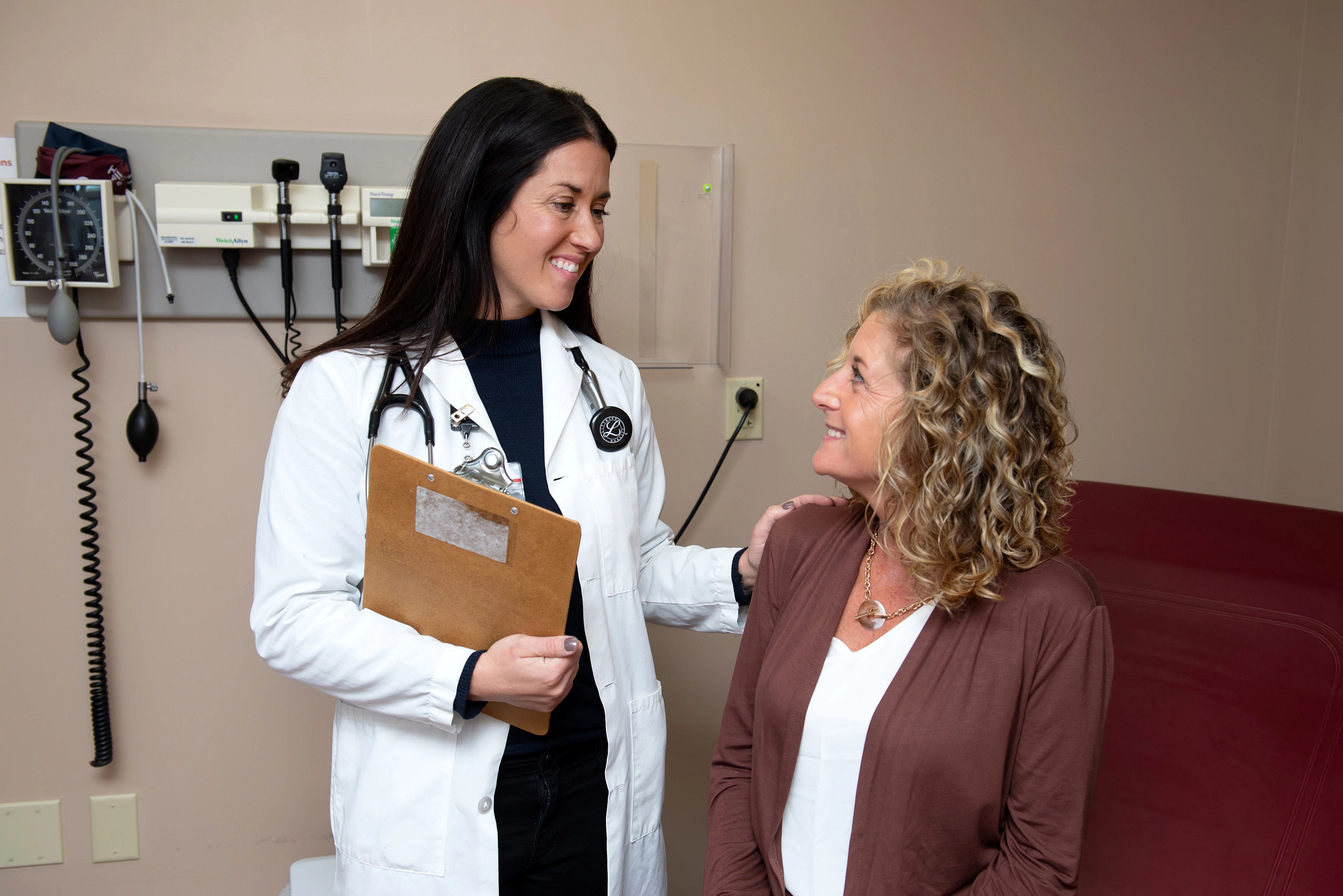 Gundersen nurse practitioner caring for patient in exam room.