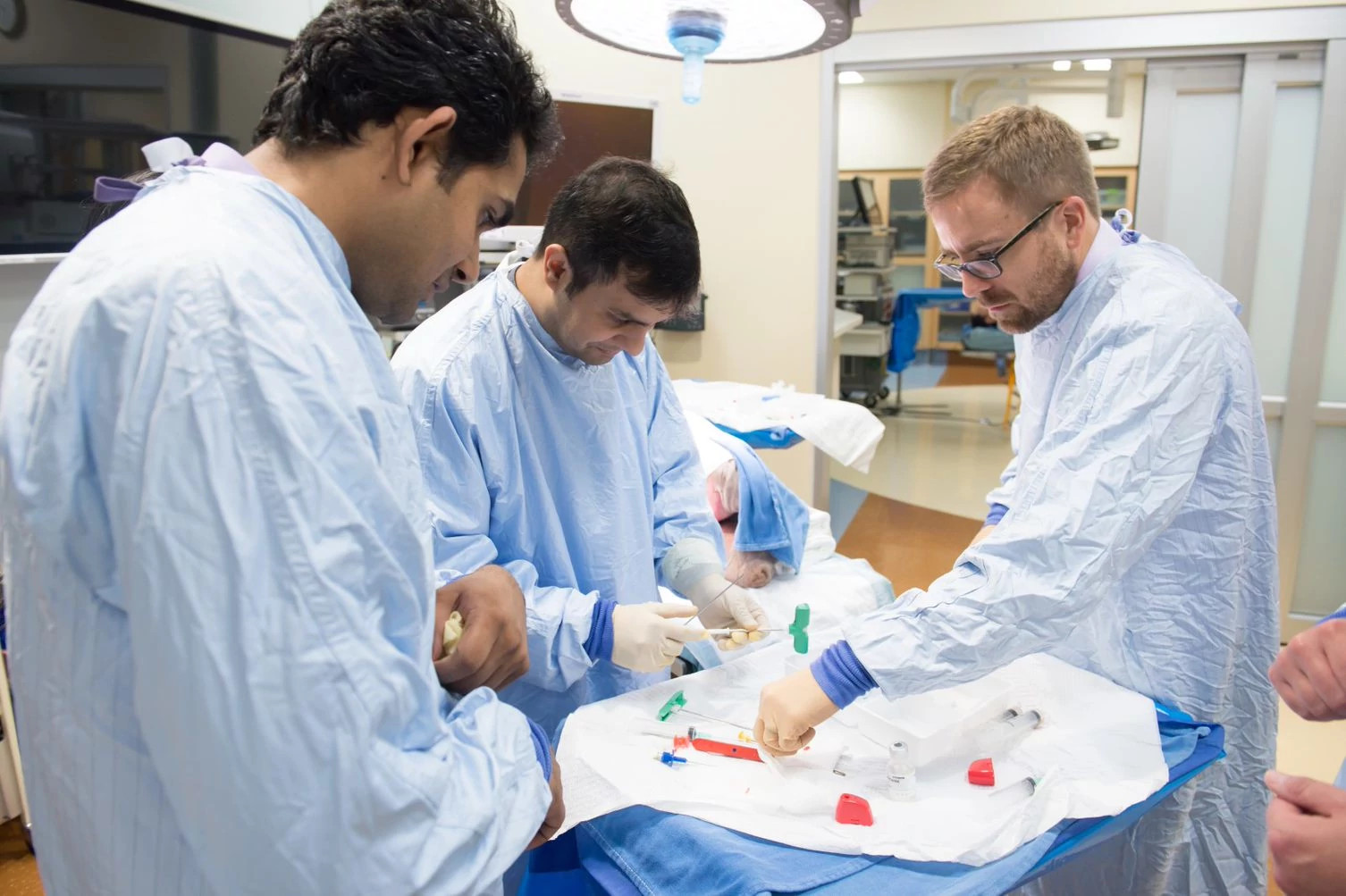 two-medical-oncology-fellows-training-with-instructor