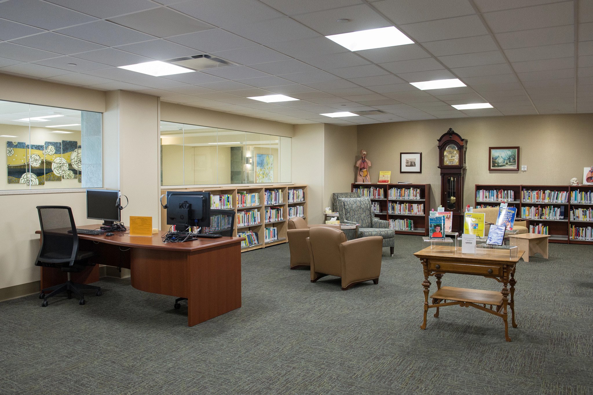 Interior view of the John and Nettie Mooney Library within the Gundersen La Crosse Hospital.