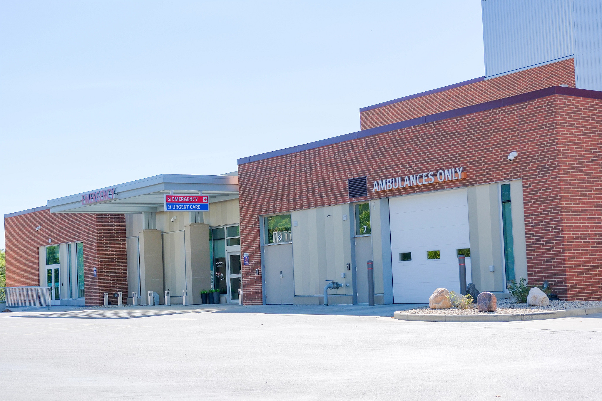 exterior-of-emergency-room-entrance.jpg