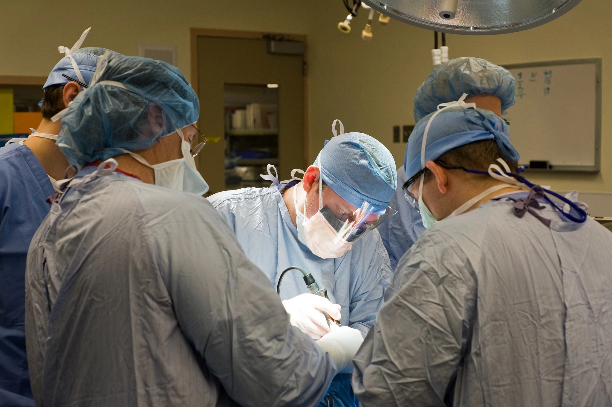 oral-surgery-residents-performing-surgery
