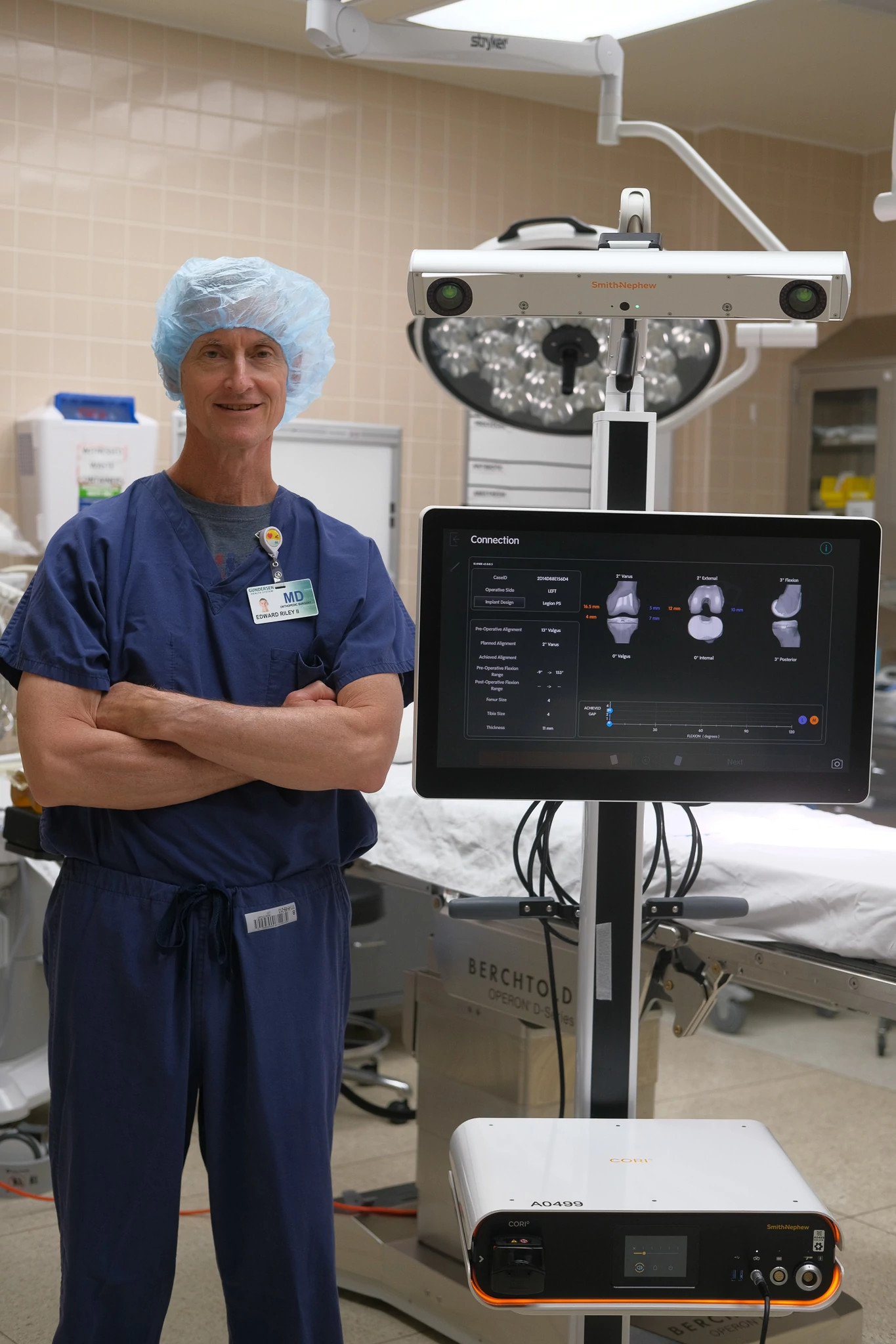 Gundersen orthopedic surgeon standing next to robotics system.