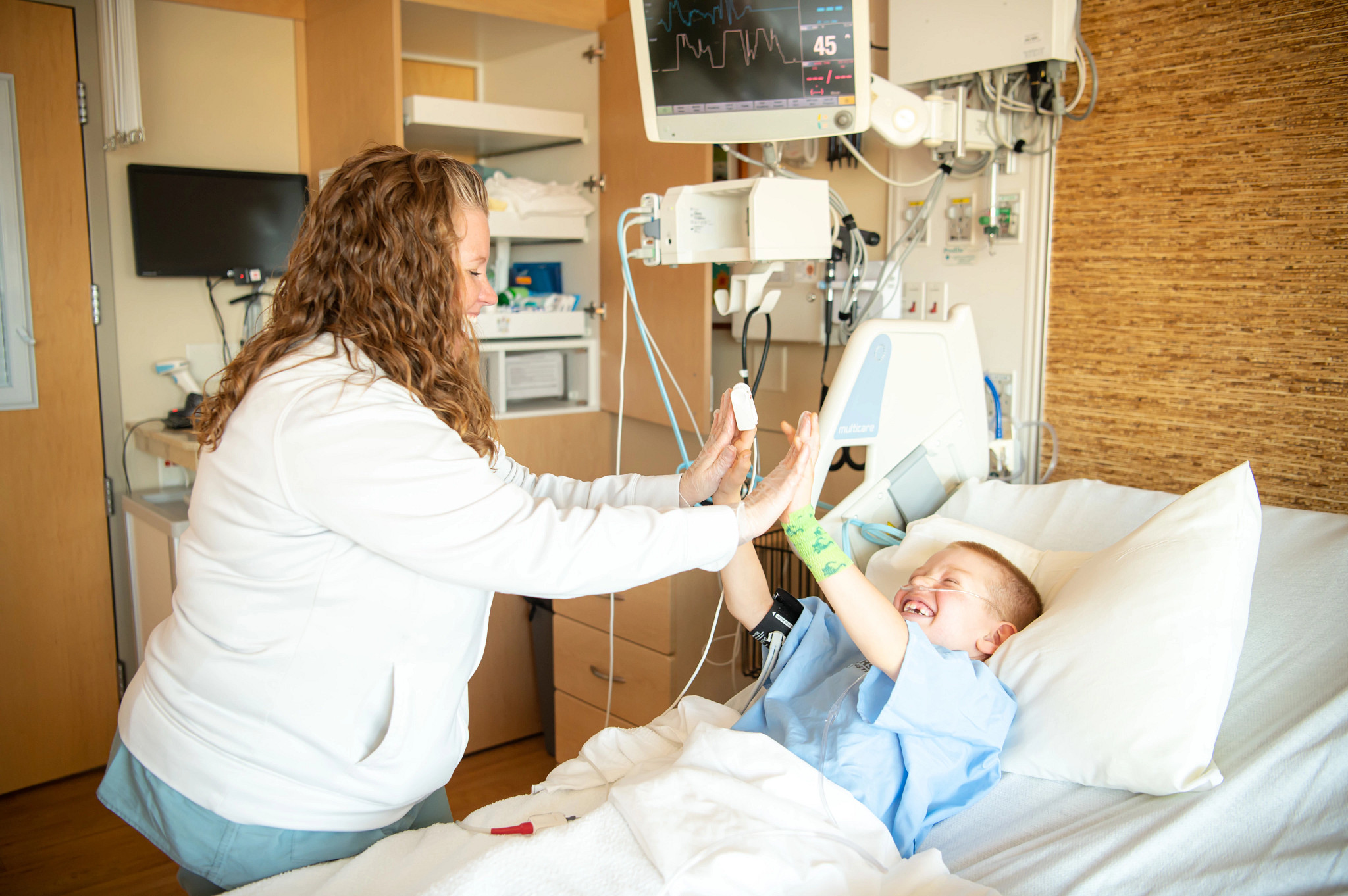 nurse-high-fiving-child-in-pediatric-intensive-care-unit