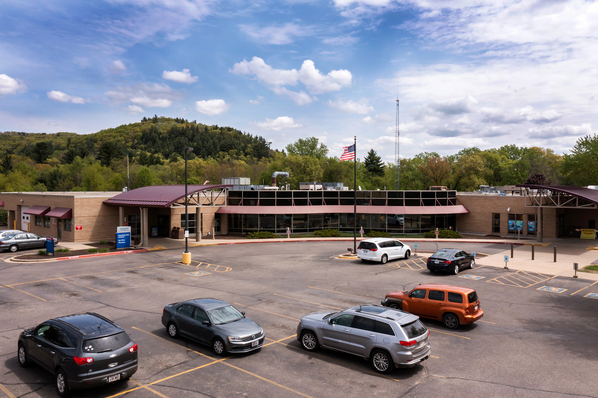 Exterior view of Gundersen Moundview Hospital in Friendship Wisconsin.