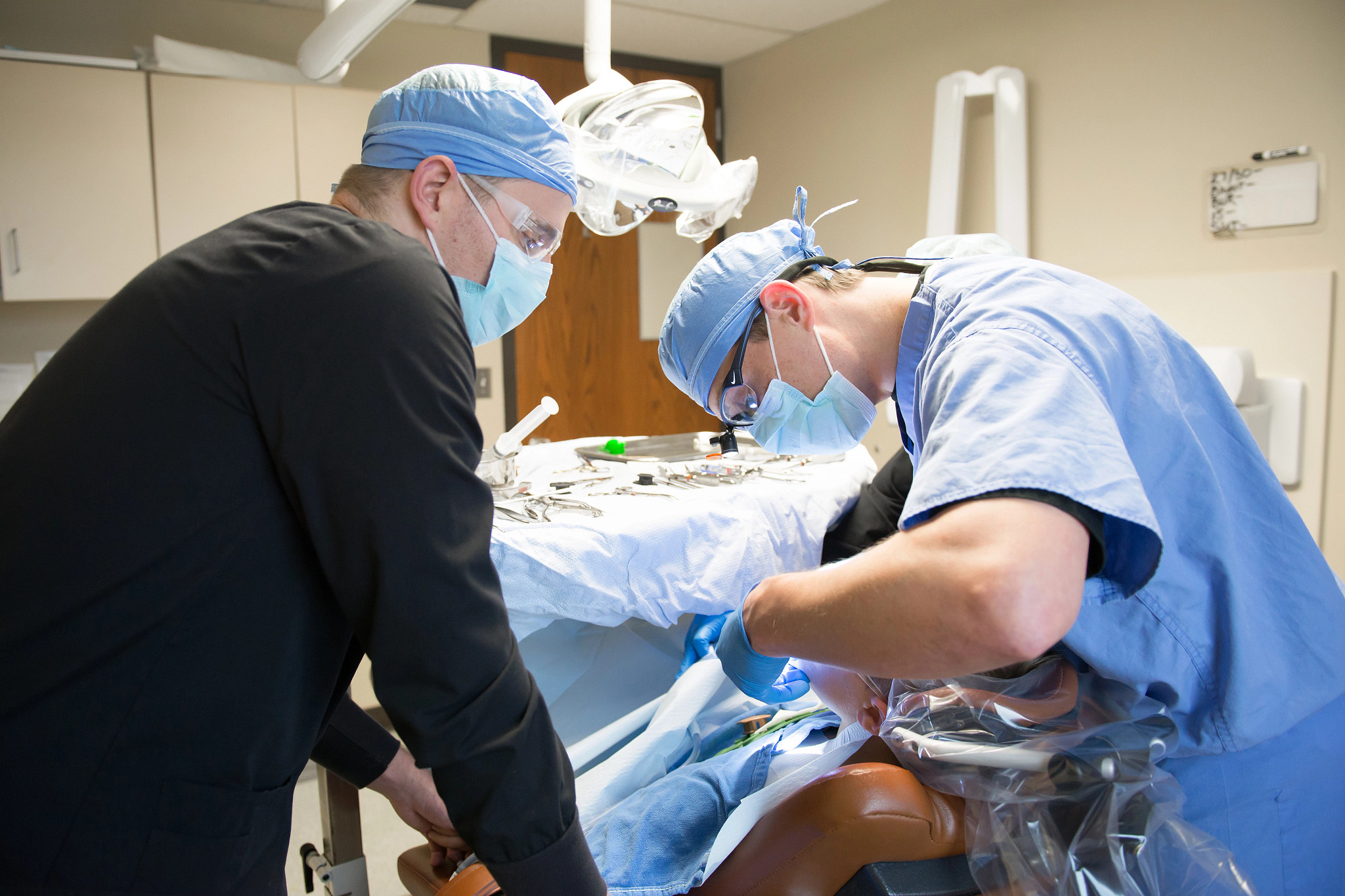 oral-surgery-resident-performing-procedure