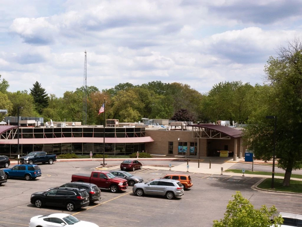 Exterior view of Gundersen Moundview Hospital entrance.